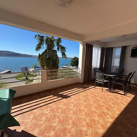 アパート Maestral- On The セリネ